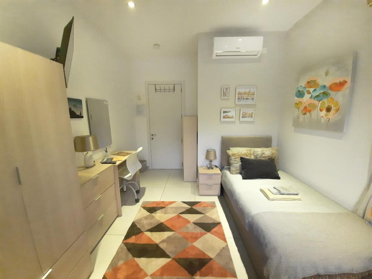 Cozy Rooms - Great Bus Connections - Free Parking Mosta Exterior foto